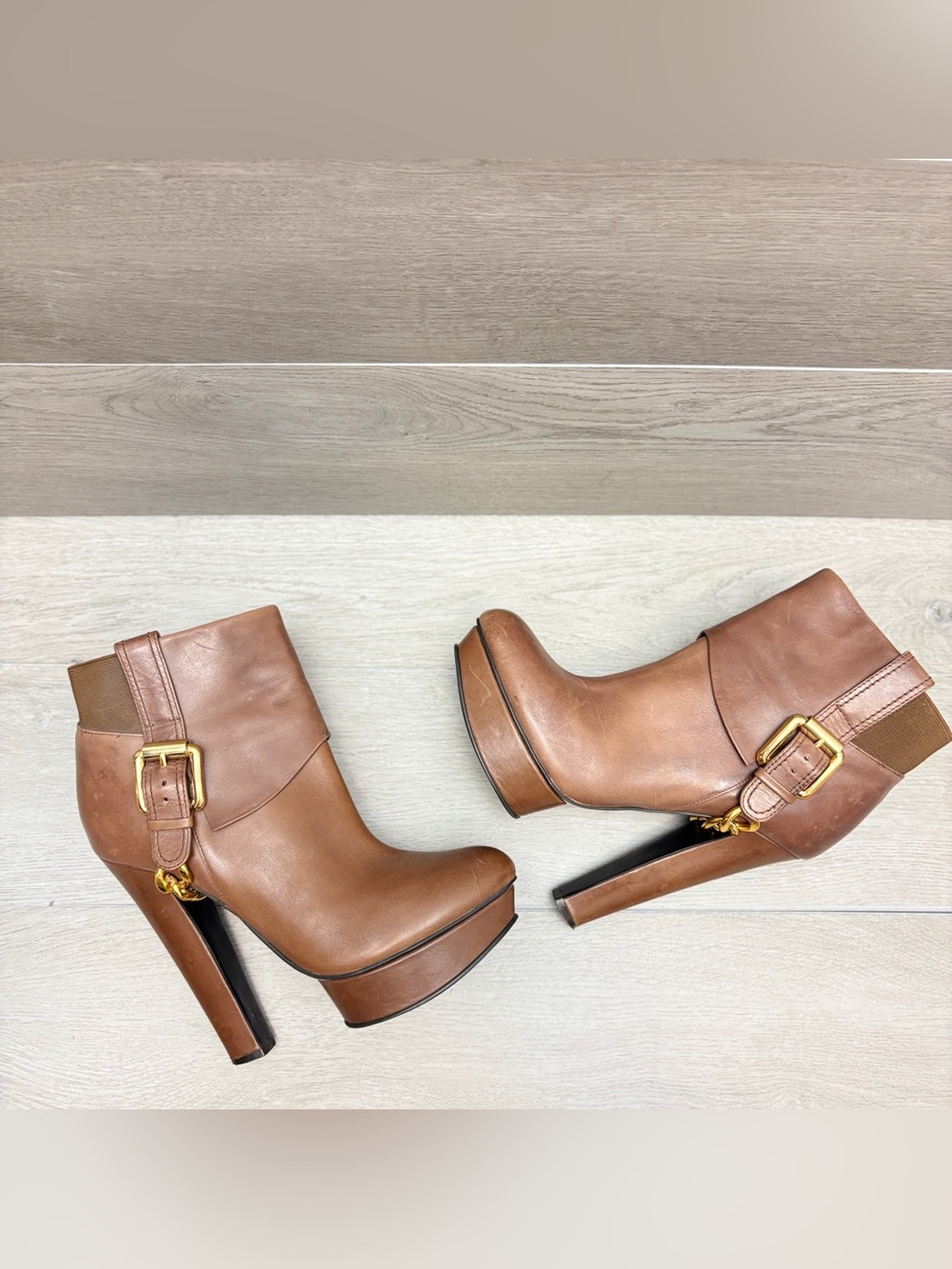 Donald Pliner DMSX Platform Booties Cognac Leather Gold Buckle Chain Boot 9.5M